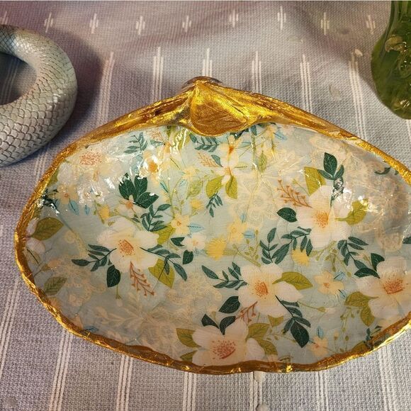 DECOUPAGE CLAM SHELL DECOUPAGE FLOWERS TRINKET DISH - Picture 4 of 8